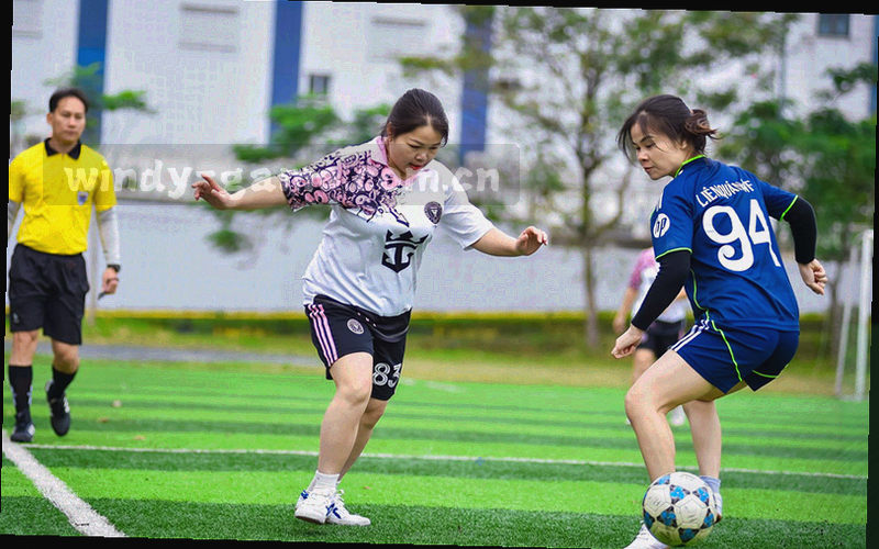 预测与实际阵容对比视图，左右分栏显示球员号码差异